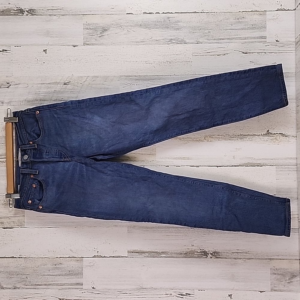 Levi's Premium Wedgie medium wash denim blue jeans button fly 5 pocket Size 25